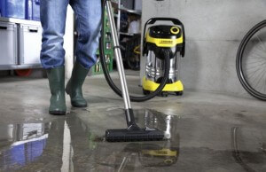 water-opzuigen-met-de-karcher-mv6-premium-p-e1460664411664-300×194